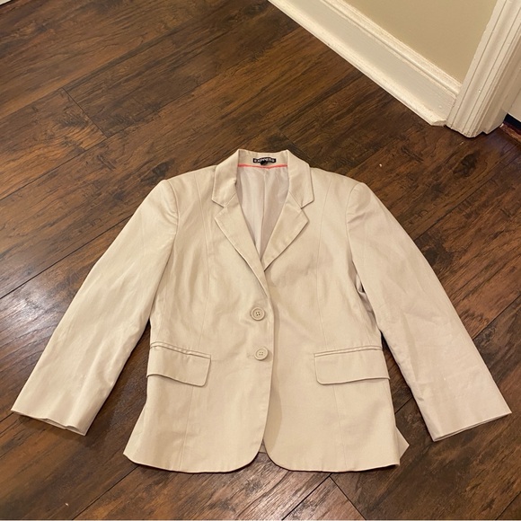 Express Women’s Beige Fitted Blazer - Size 8 - Two Button Front - Picture 1 of 10